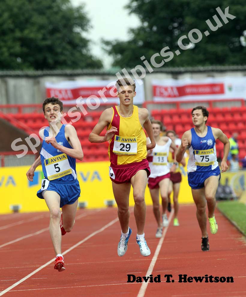 No 5 Jonathan Davies (Berks) beats Tom Purnell (Glouc) in the Senior Boys 3000 metres.